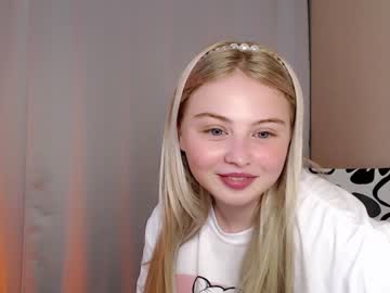girl
        shy_blondiee cam image #554329