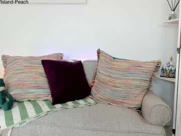 girl
        island_peach cam image #4655530