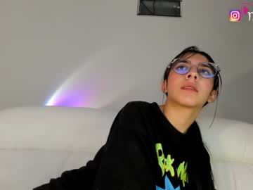 girl
        nezo_ cam image #550693