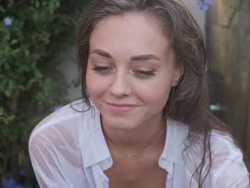 girl
        lettymoa cam image #1506217