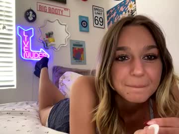 girl
        nelliebear cam image #3077753