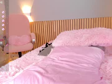 girl
        little_effy18 cam image #2882010