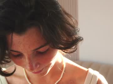 girl
        you_fell_in_love cam image #3210797