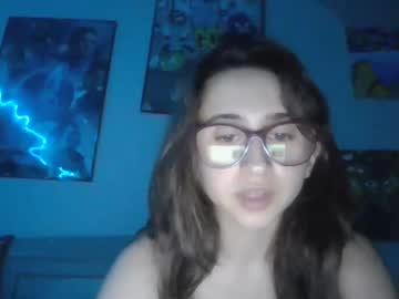 girl
        petitebrokecollegechick cam image #1413121