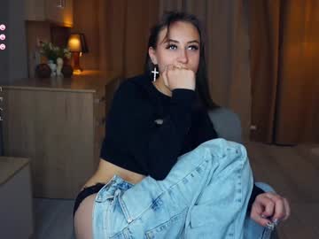 girl
        dieraalkins cam image #3284302