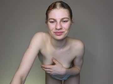 girl
        heroine_of_your_life cam image #2683661