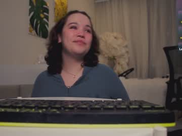 girl
        chery_lady22 cam image #2638924