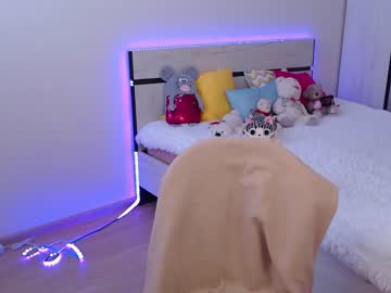 girl
        ellyloy cam image #479534