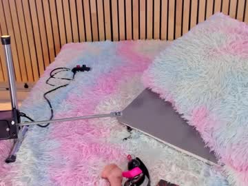 girl
        little_effy18 cam image #2608892