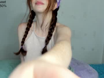 girl
        niilaa cam image #1574603