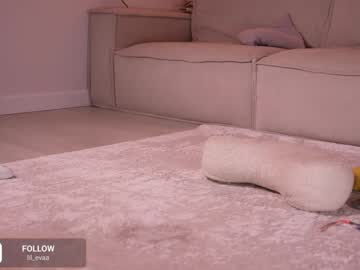 girl
        lil_eva cam image #2859917