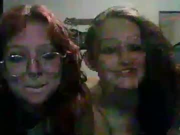 couple
        twoprettybestfriends cam image #1331179