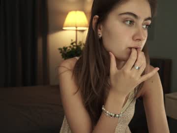 girl
        tessarosse_ cam image #1399482