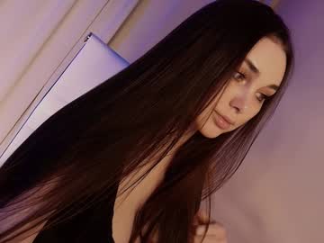 girl
        hollyextra cam image #4499443