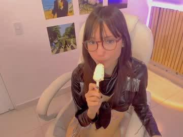 girl
        little_effy18 cam image #1828160