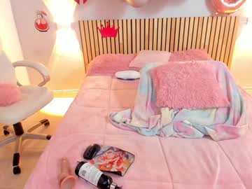 girl
        little_effy18 cam image #1381786