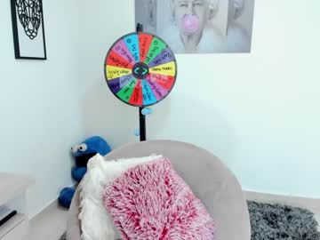 girl
        missniley cam image #204003