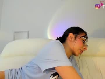 girl
        nezo_ cam image #580868