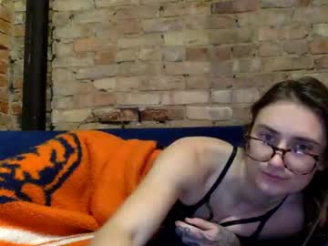 girl
        yogagirl777 cam image #3740606