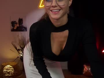 girl
        lettymoa cam image #1545474