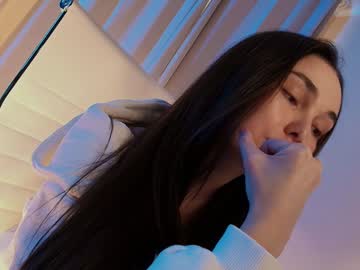 girl
        hollyextra cam image #4556532