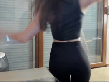 girl
        hotel77777 cam image #2804222