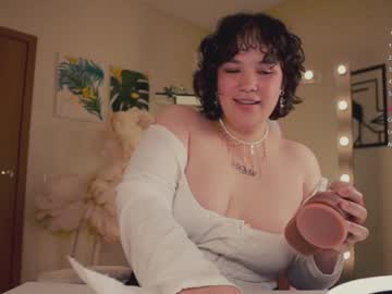 girl
        chery_lady22 cam image #3324966