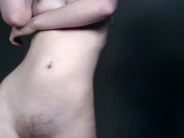 girl
        circeeve cam image #2532456