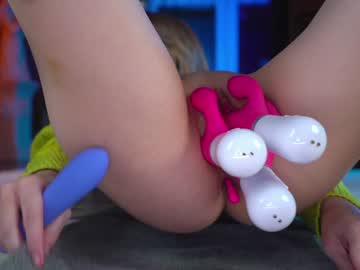 girl
        mashayang cam image #4388392