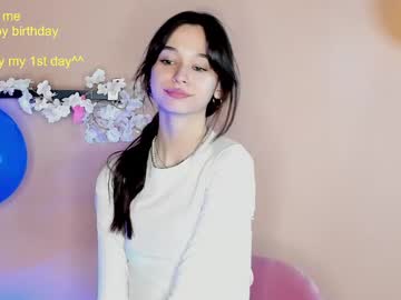 girl
        emmi_sunshine cam image #1409947