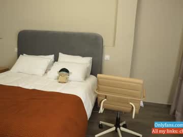 girl
        chloewildd cam image #1124118