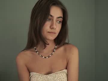 girl
        tessarosse_ cam image #1419108