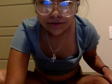 girl
        rleah832 cam image #3247387