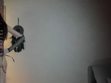 girl
        euphoria_life cam image #1881573