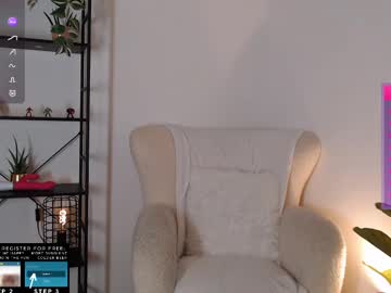 girl
        lucylia_ cam image #4590133