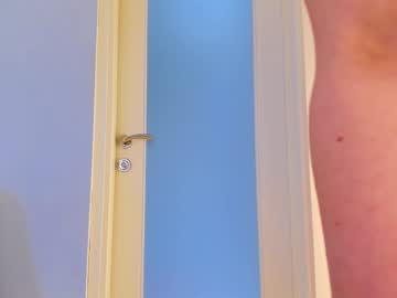 girl
        kittycaitlin cam image #1445370