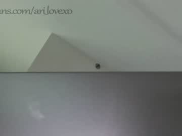 couple
        ari_lovexo cam image #884233