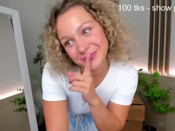 girl
        becky_blush cam image #78706