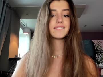 girl
        coy_amina_ cam image #19008