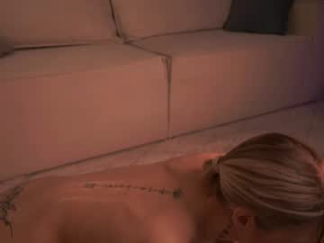 girl
        shiningstarrr cam image #3993788