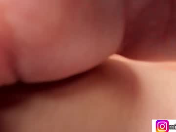 couple
        e_m_m_a_7 cam image #4078202