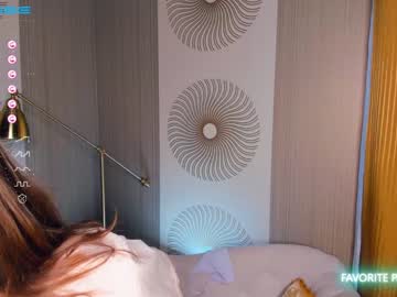 girl
        happiness_call cam image #1018174