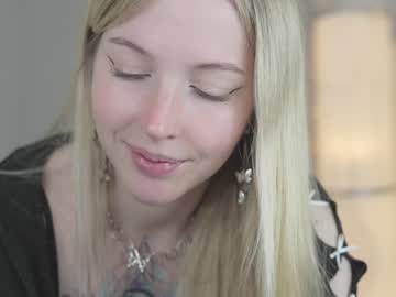 girl
        my_stella cam image #2813004