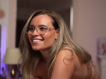 girl
        brandywhite cam image #1274032