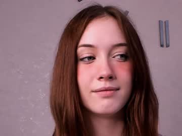 girl
        one_carolina cam image #1116354