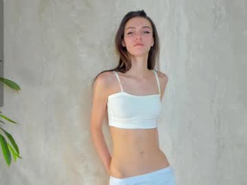 girl
        cutie_ghostie cam image #2415223