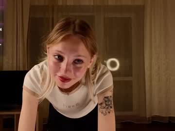 girl
        lynettedendy cam image #4585677
