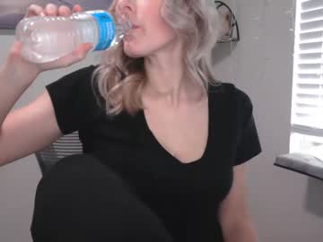 girl
        wet_scarlett72 cam image #458144