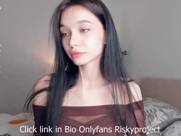 girl
        riskyproject cam image #4626827