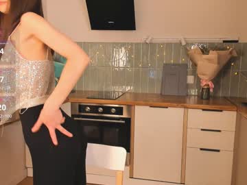 girl
        maxinefoulkes cam image #3874680